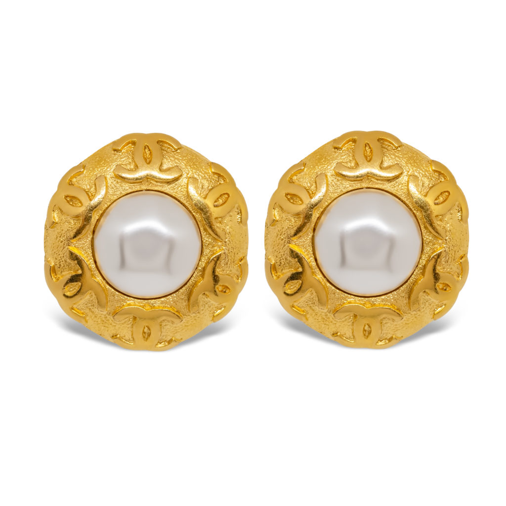 Chanel - Vintage gold round pearl CC earrings - 4element