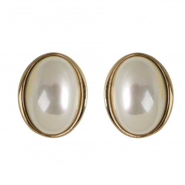 Vintage classic oval pearl earrings