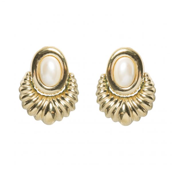 Vintage ribbed pattern earrings with pearl