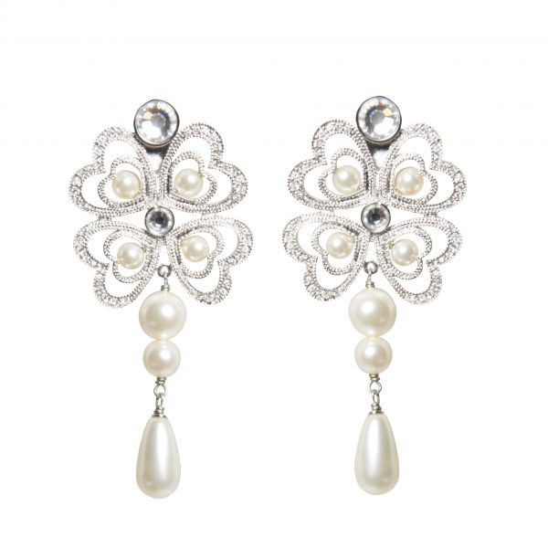 Vintage flower shape earrings with pearls
